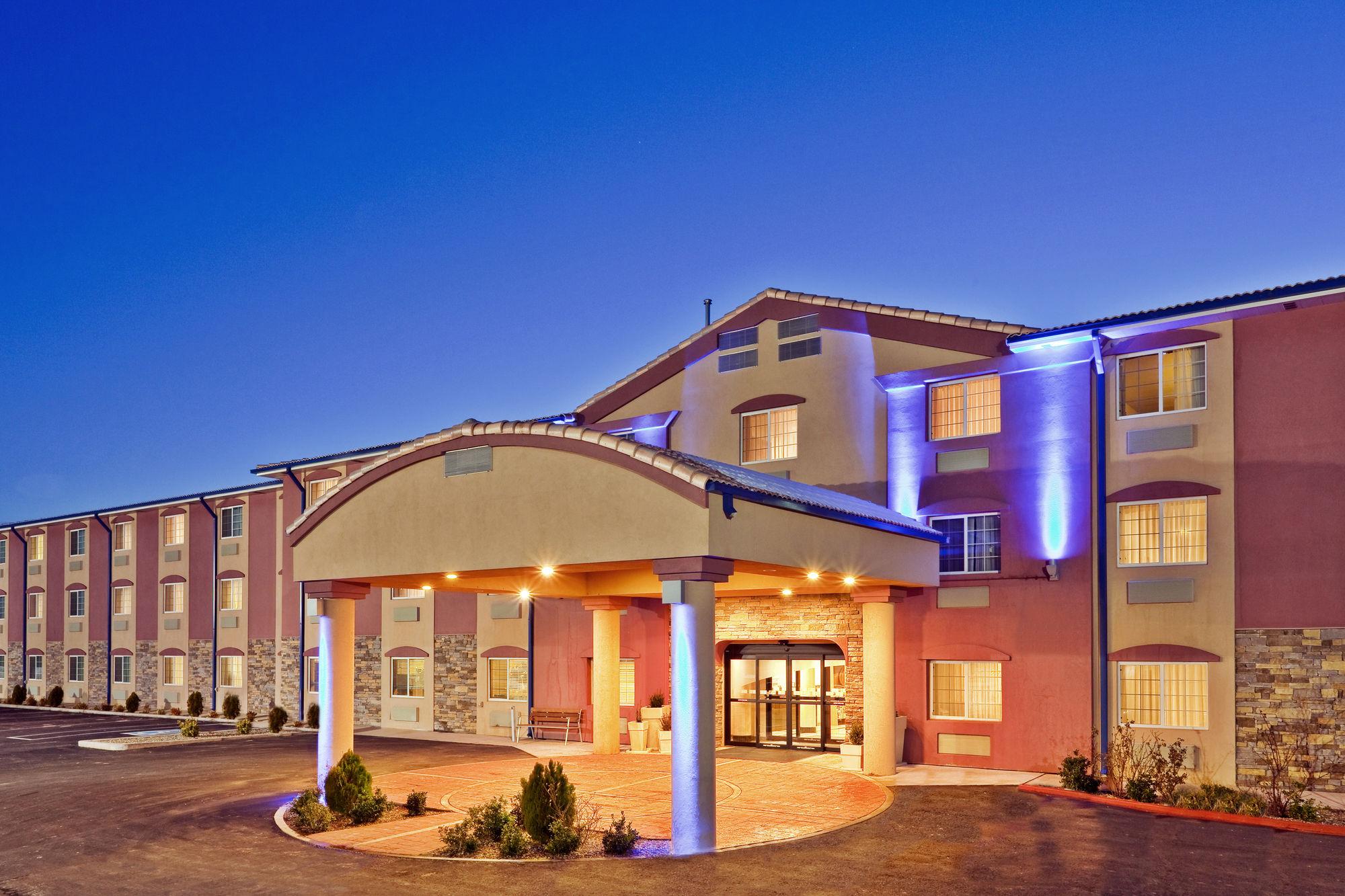 Holiday Inn Express Santa Rosa, An Ihg Hotel Exterior photo